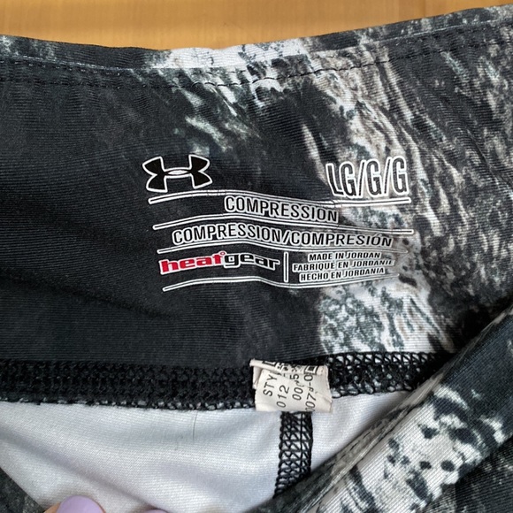 Large Marble Under Armour Leggings - Picture 3 of 3